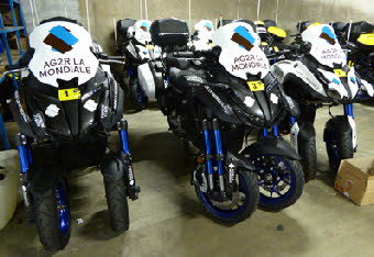 Evry-Courcouronnes : Les motos trois-roues chargées de la régulation de la course. Evry-Courcouronnes : Les motos trois-roues chargées de la régulation de la course.