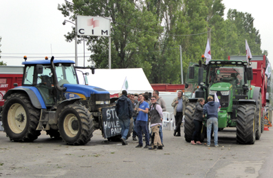 Grigny : Les agriculteurs se relaient pour bloquer le dépôt pétrolier du groupe CIM.