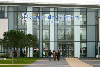 Evry-Courcouronnes : La Faculté des Métiers de l'Essonne située 3, chemin de la Grange feu Louis.