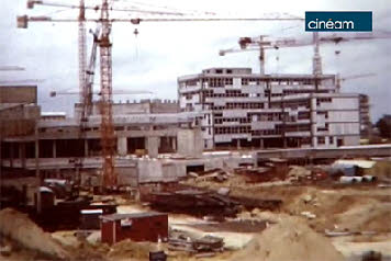 Evry : La construction du centre commercial Evry2 et de l'Agora.