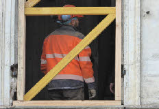 Corbeil-Essonnes : Les ouvriers sont actuellement occupés à déblayer l'intérieur de la bâtisse.