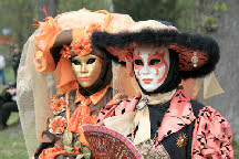 Corbeil-Essonnes/Soisy-sur-Seine :  Le Carnaval Vénitien organisé dans ces deux communes durant quelques années a marqué la vie locale en matière d'animation.  
